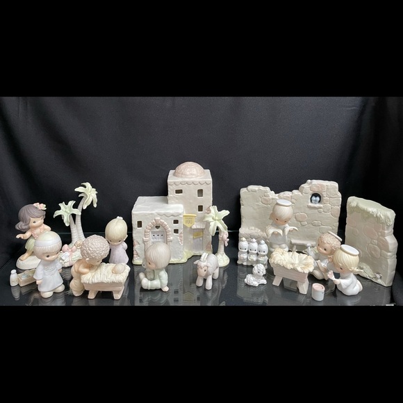 Precious Moments Nativity Set